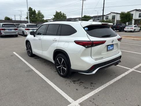 Used 2021 Toyota Highlander XSE image 3