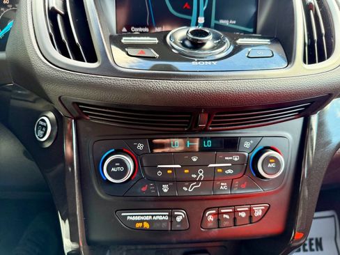 Used 2019 Ford Escape Titanium AWD/4WD image 41