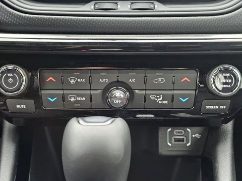 New 2026 Jeep Compass Limited image 13