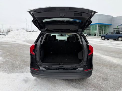 Used 2024 GMC Terrain SLE image 12