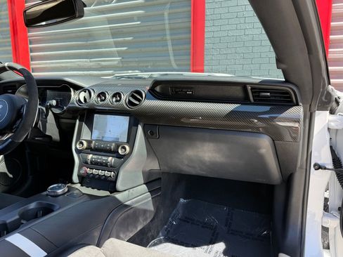 Used 2021 Ford Mustang Shelby GT500 w/ Carbon Fiber Track Pack image 32