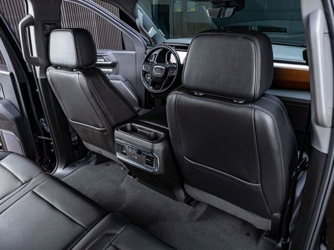 Used 2025 GMC Sierra 1500 Denali AWD/4WD image 32