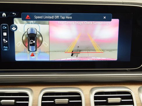 Used 2025 Mercedes-Benz GLS 450 4MATIC image 35