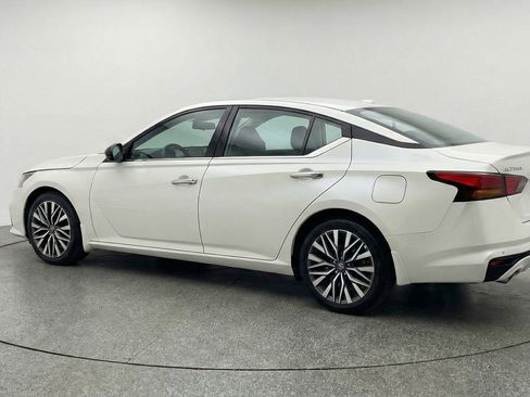 Used 2025 Nissan Altima 2.5 SV FWD image 6