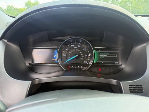Used 2019 Ford Explorer XLT w/ Equipment Group 202A AWD/4WD image 10