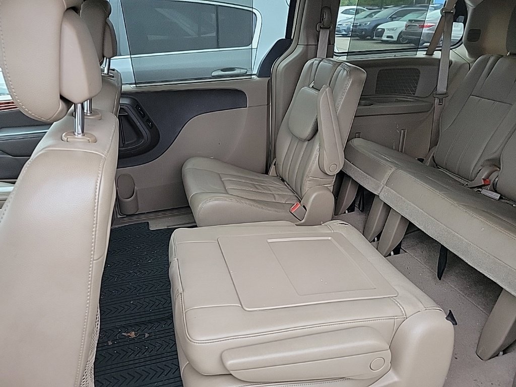 Used 2012 Chrysler Town & Country Touring-L w/ Driver Convenience Group FWD image 13