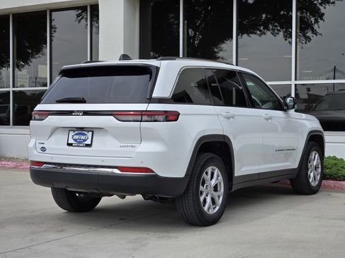 Used 2022 Jeep Grand Cherokee Limited AWD/4WD image 7