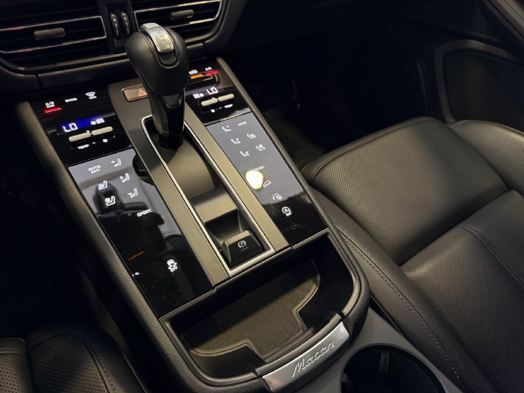 Certified 2026 Porsche Macan AWD/4WD image 19