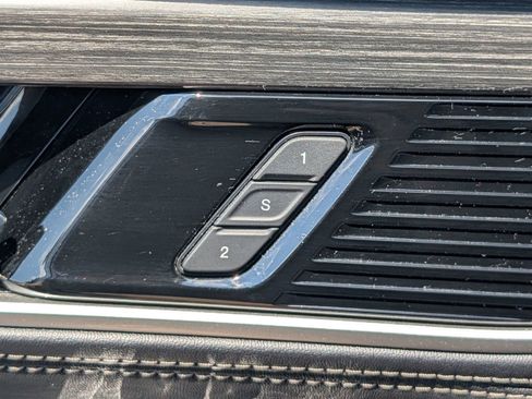 Used 2024 Jeep Wagoneer L Series II RWD image 16