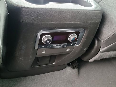 Used 2023 Chevrolet Suburban Premier image 21