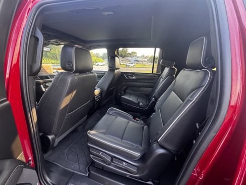 Used 2024 Chevrolet Suburban Premier w/ Premium Package image 7