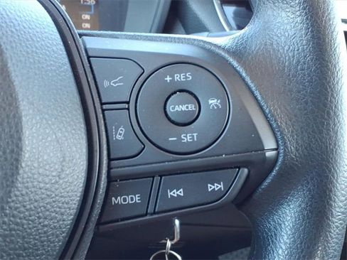 Used 2022 Toyota Corolla LE image 23