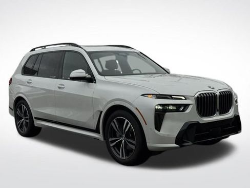 Used 2026 BMW X7 xDrive40i w/ M Sport Package image 3