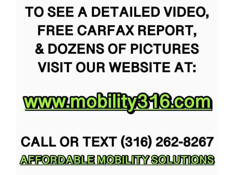 Used 2023 Chrysler Pacifica Touring-L FWD image 3