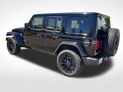 Used 2025 Jeep Wrangler Unlimited Sahara w/ Safety Group AWD/4WD image 3
