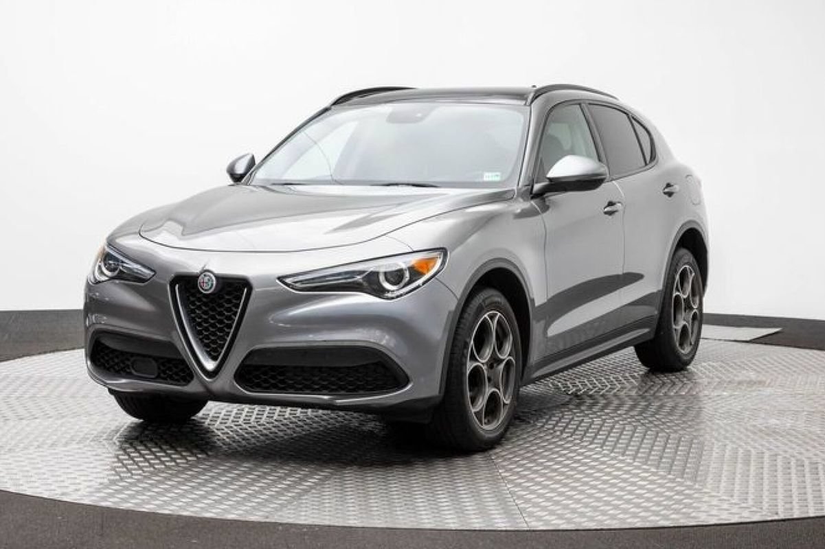 Used 2018 Alfa Romeo Stelvio Sport w/ Quick Order Package 22J Sport AWD/4WD image 2