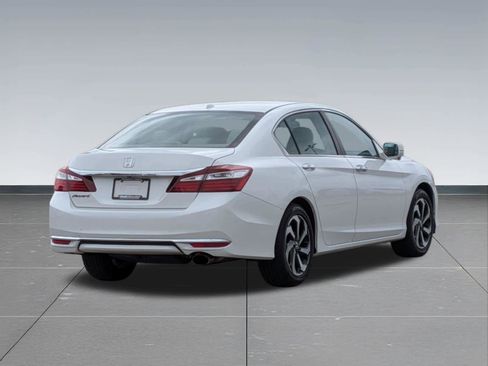 Certified 2017 Honda Accord EX image 5