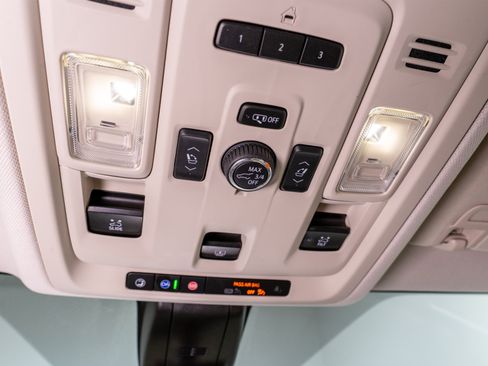Used 2021 GMC Yukon Denali w/ Advanced Technology Package AWD/4WD image 36