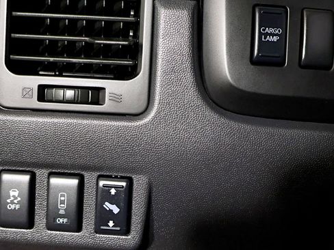 Used 2015 Nissan Titan SV image 41