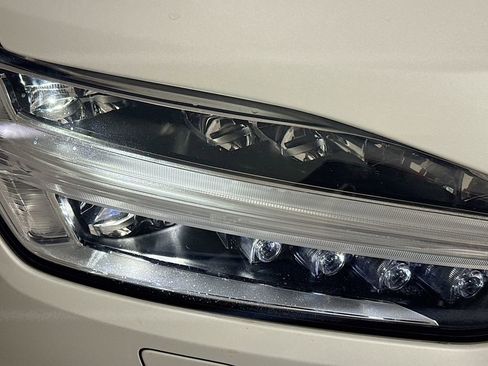 Used 2021 Volvo XC90 T6 Momentum image 38