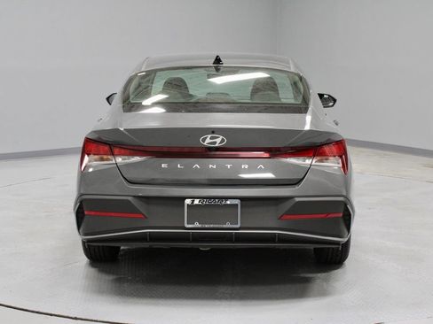 Used 2024 Hyundai Elantra SEL FWD image 12