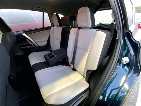 Used 2018 Toyota RAV4 LE AWD/4WD image 29