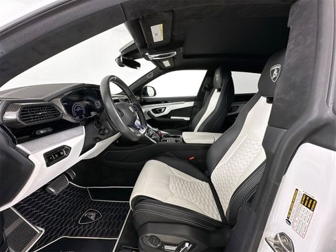 Used 2021 Lamborghini Urus Base image 22