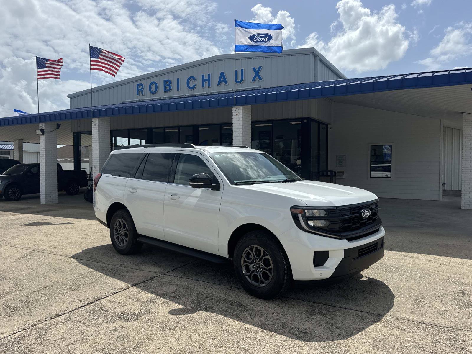 New 2027 Ford Expedition Active AWD/4WD image 1