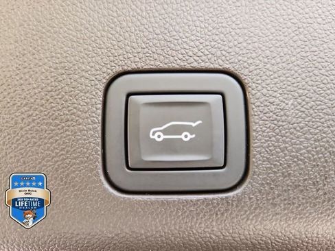 Used 2024 GMC Yukon SLT w/ SLT Luxury Package AWD/4WD image 6