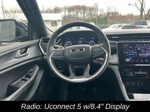 Used 2024 Jeep Grand Cherokee L Laredo image 16