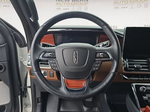 Used 2024 Lincoln Navigator Reserve AWD/4WD image 12