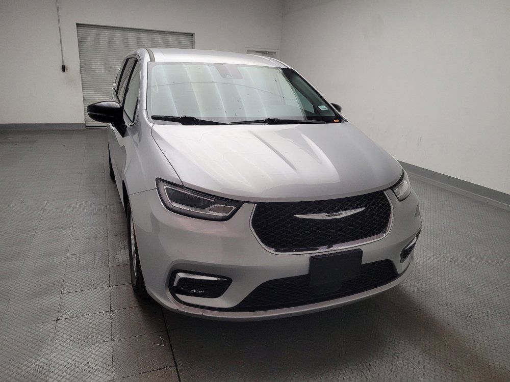 Used 2024 Chrysler Pacifica Touring-L FWD image 14