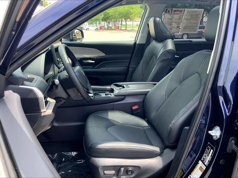 Used 2025 Toyota Grand Highlander AWD image 30