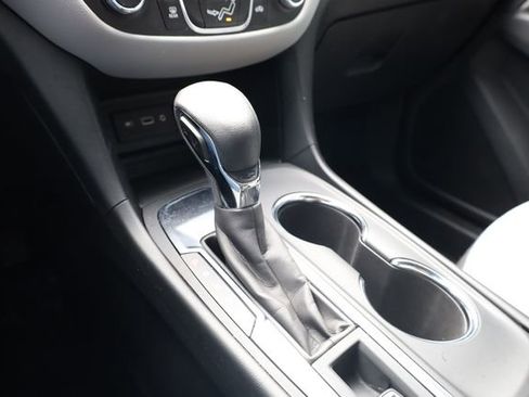 Used 2022 Chevrolet Equinox LS w/ LS Convenience Package image 22