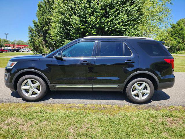 Used 2016 Ford Explorer XLT w/ Equipment Group 202A AWD/4WD image 1
