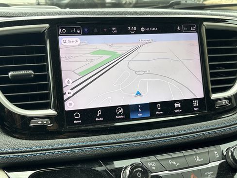 Used 2021 Chrysler Pacifica Touring-L FWD image 24
