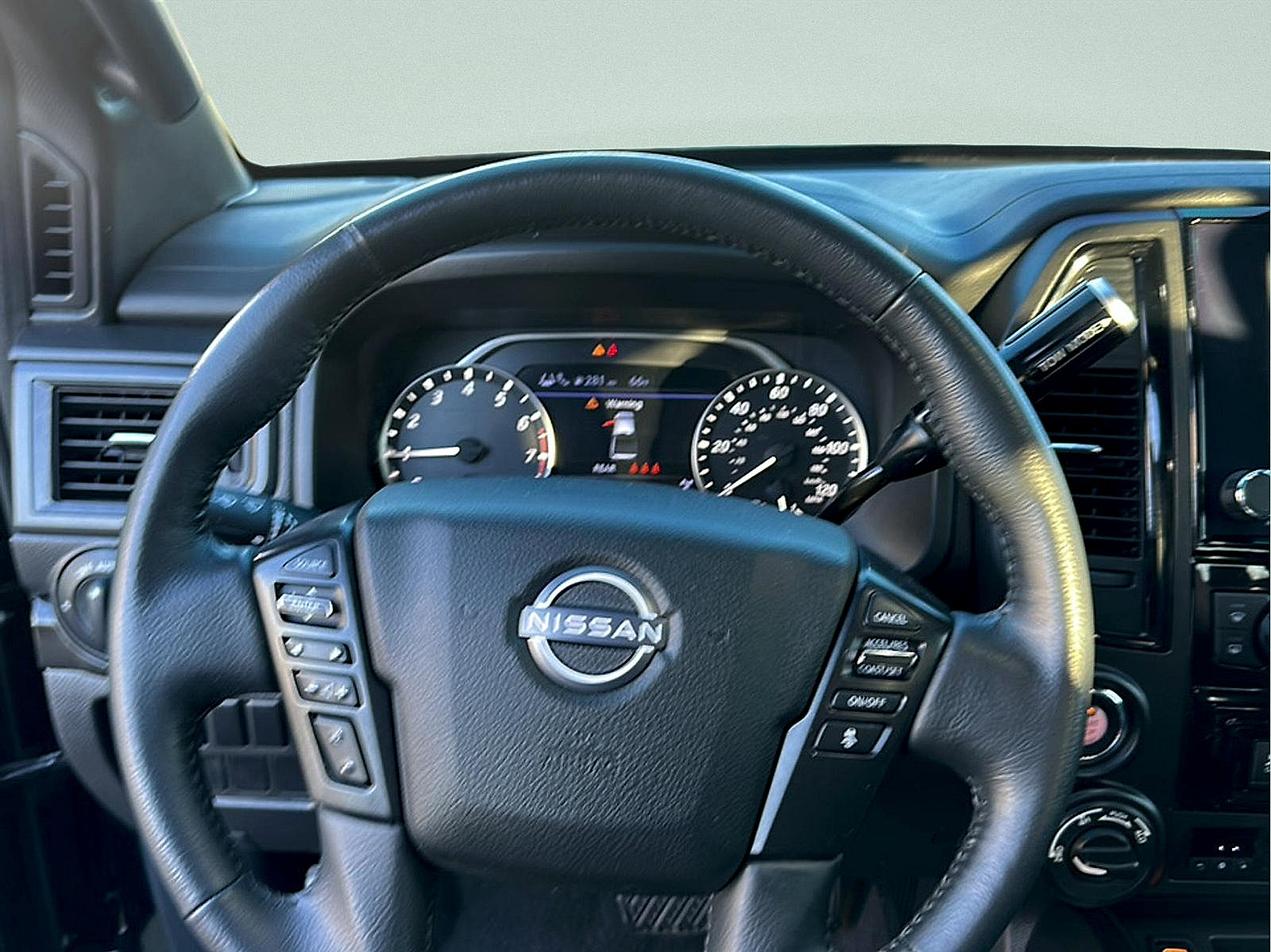 Used 2023 Nissan Titan SV w/ SV Convenience Package AWD/4WD image 16