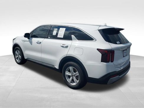 Certified 2024 Kia Sorento LX FWD image 3