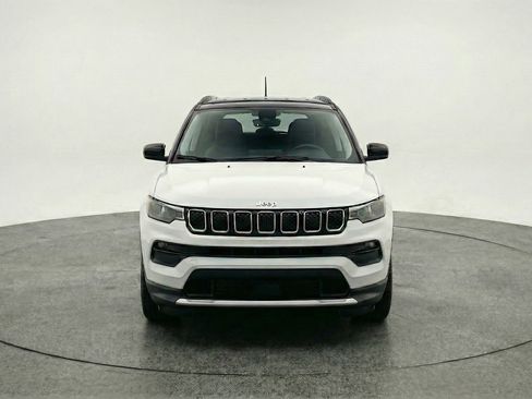 Used 2025 Jeep Compass Limited image 2