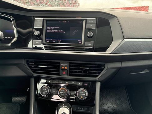 Used 2023 Volkswagen Jetta SE FWD image 18
