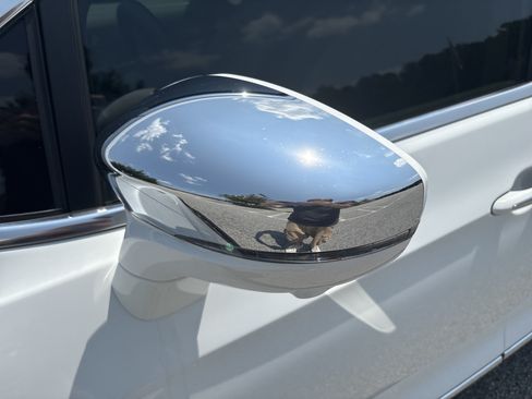Used 2019 Chrysler Pacifica Limited w/ Advanced Safetytec Group FWD image 32