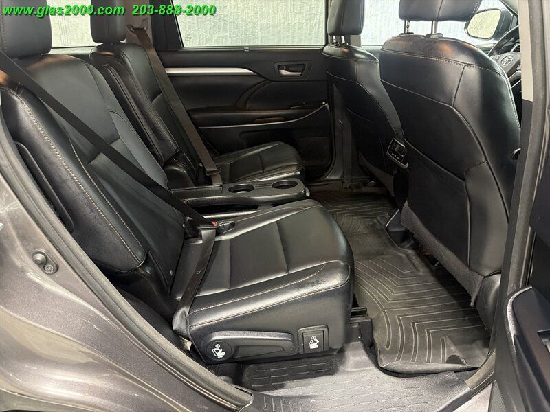 Used 2016 Toyota Highlander XLE AWD/4WD image 10