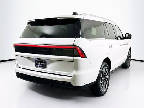 Certified 2025 Lincoln Navigator Black Label AWD/4WD image 10