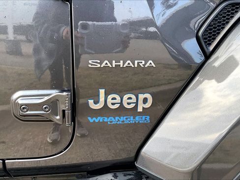 Certified 2022 Jeep Wrangler Unlimited Sahara w/ Cold Weather Group image 11