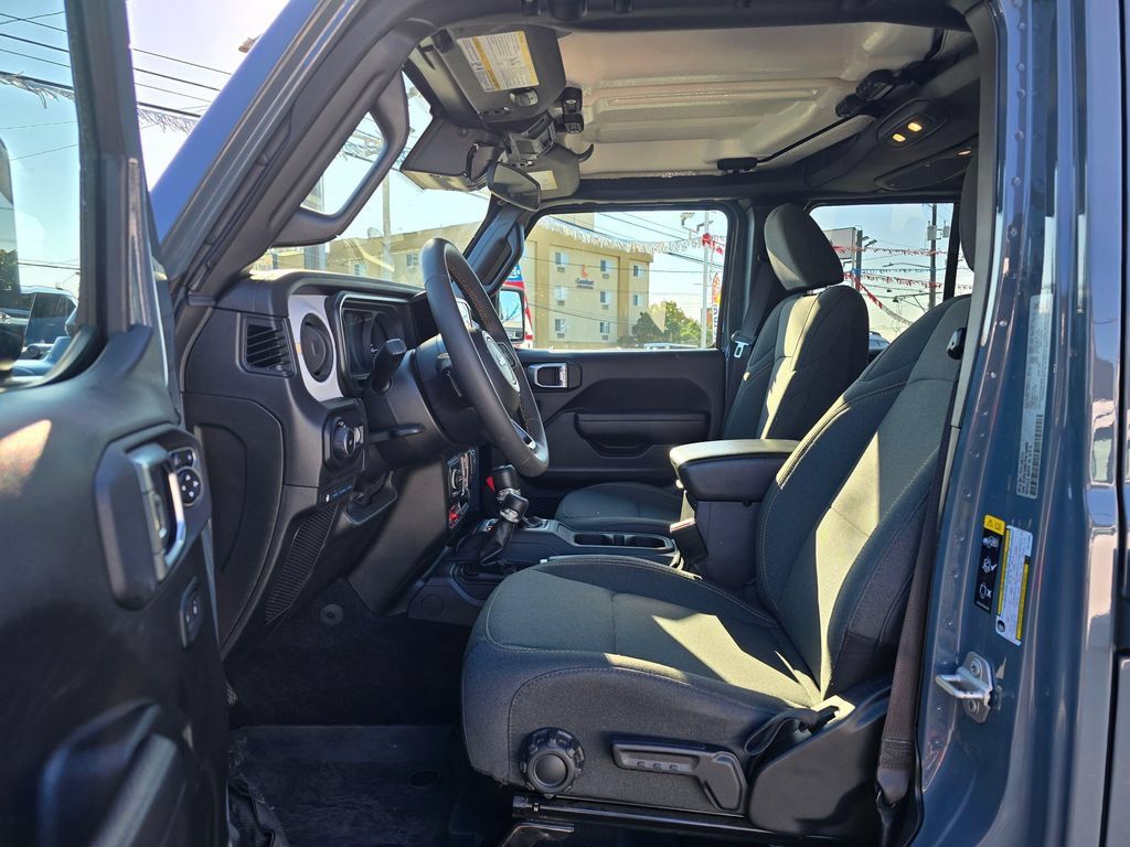 Used 2024 Jeep Wrangler Unlimited AWD/4WD image 19