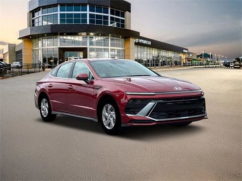 Certified 2025 Hyundai Sonata SE image 11