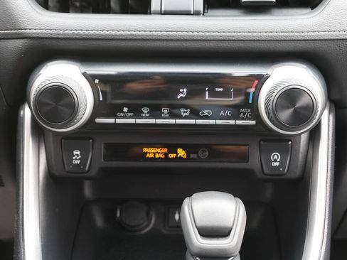 Used 2019 Toyota RAV4 LE AWD/4WD image 21