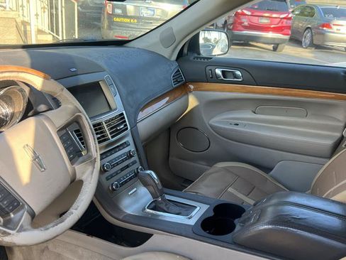 Used 2010 Lincoln MKT 2WD image 9