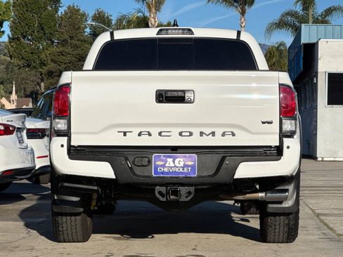Used 2022 Toyota Tacoma TRD Off-Road image 5