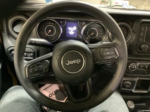 Used 2021 Jeep Wrangler Sport AWD/4WD image 16